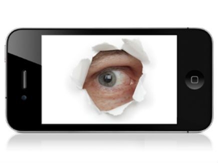 Hackers podem invadir iPhones via carregadores USB públicos em aeroportos
