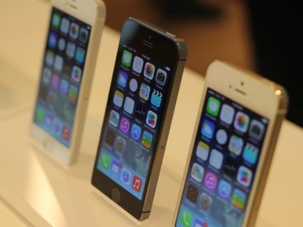 Anatel homologa iPhones 5S e 5C e libera venda de smartphones no Brasil
