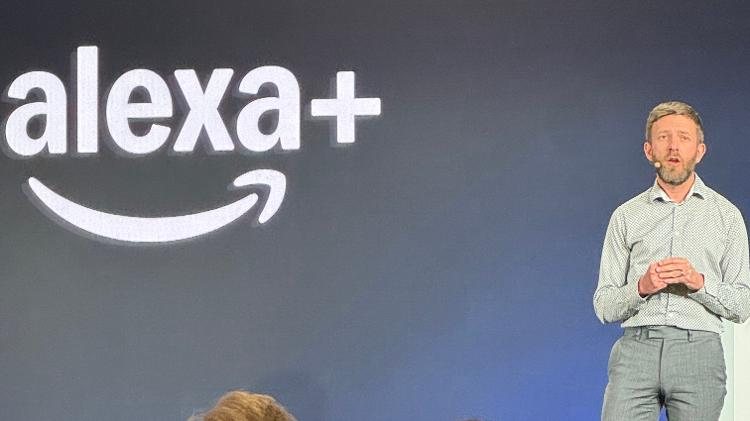 Trevor Wood, gerente da Amazon, apresentou os avanços da nova geração do assistente de voz Alexa