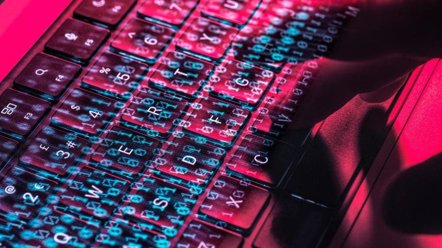 Método usado por grupos terroristas para contornar restrições dos sistemas de IA é conhecido como "jailbreaking"