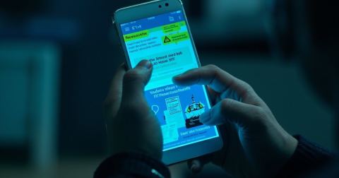 Golpes usam anúncios falsos com IA para anunciar Desenrola Brasil nas redes