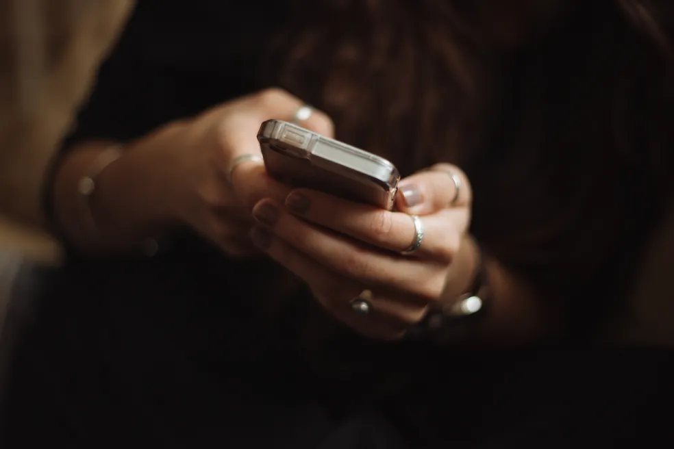 Empresas afirmam que sistema anti-spam da Vivo impediu ligações legítimas — Foto: Priscilla Du Preez/Unsplash