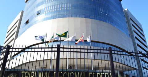 Falhas no PHP levam tribunais no Brasil e Anatel a suspender sistemas; governo emite alerta